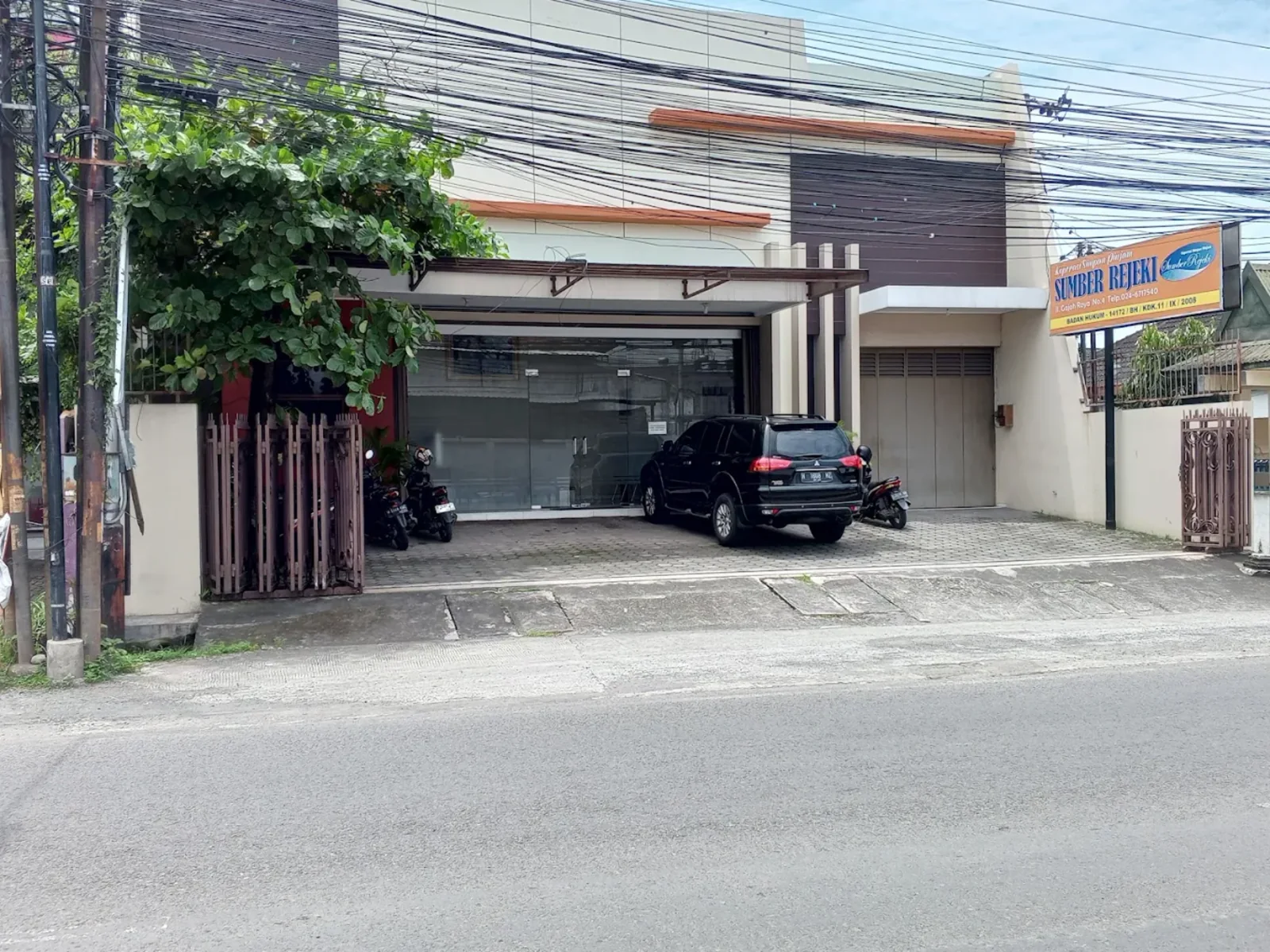 Tampak depan kantor Koperasi Sumber Rejeki di Jl. Gajah Raya No. 04, Semarang